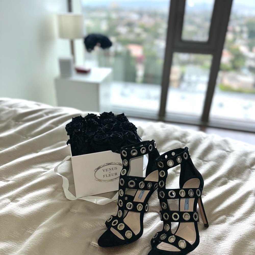Authentic Prada Décolleté Heeled Sandals
Black suede and silver-coloured sails.